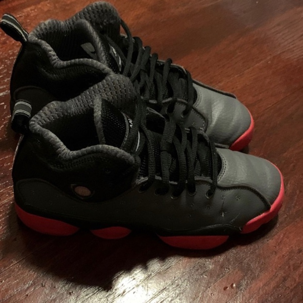 Girls Gray and Pink Jordan’s Size 4